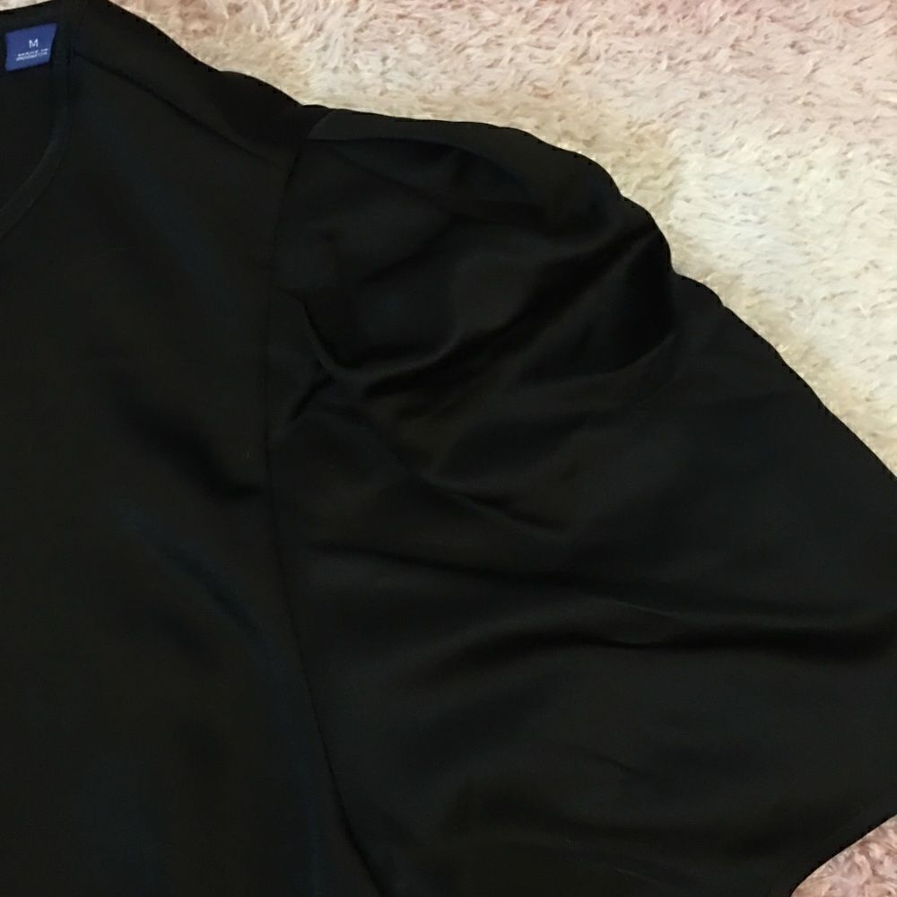 APT 9 keyhole back, silky puff pleated sleeve top - Picture 4 of 7